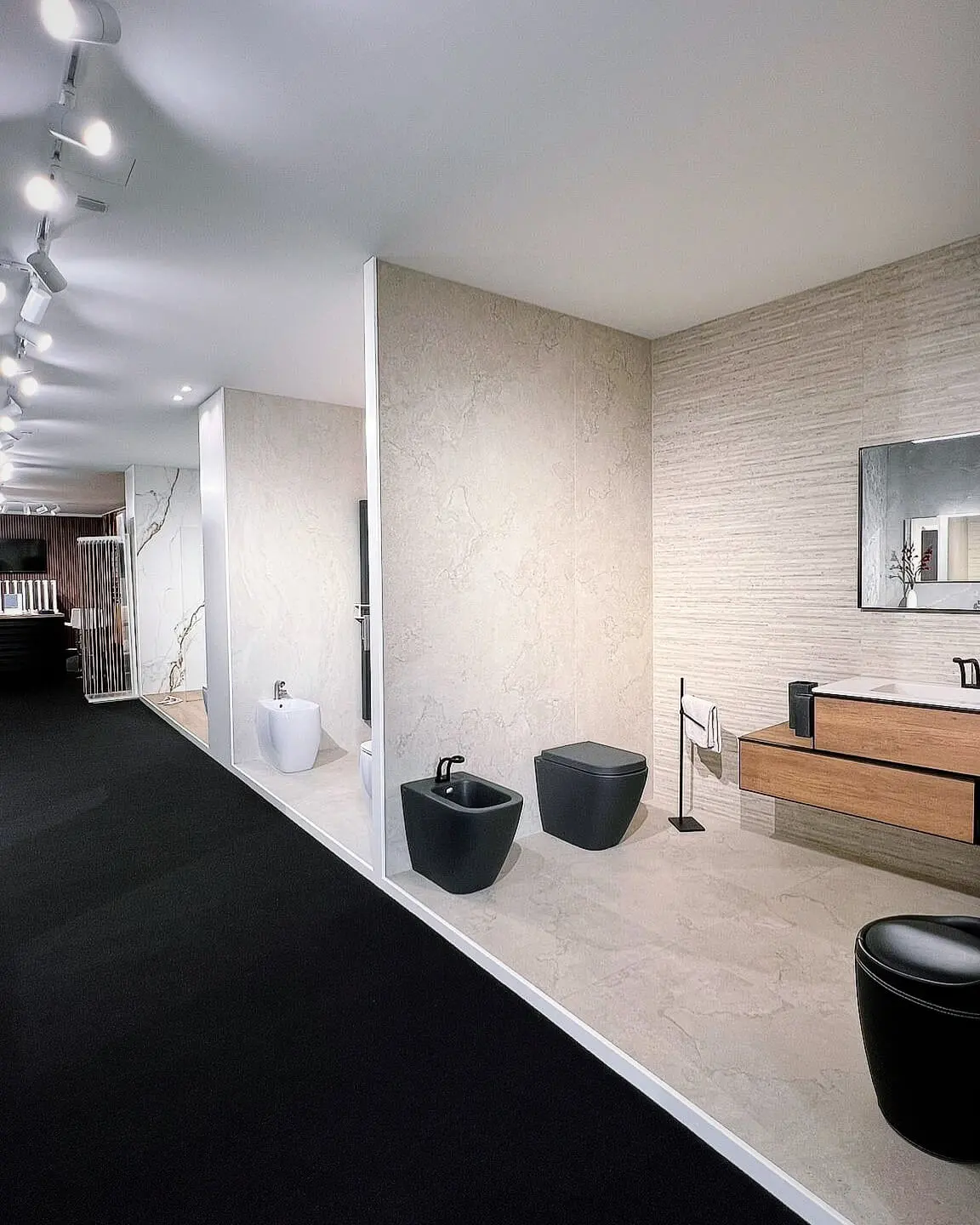 showroom-arredi-bagno-diversi-design